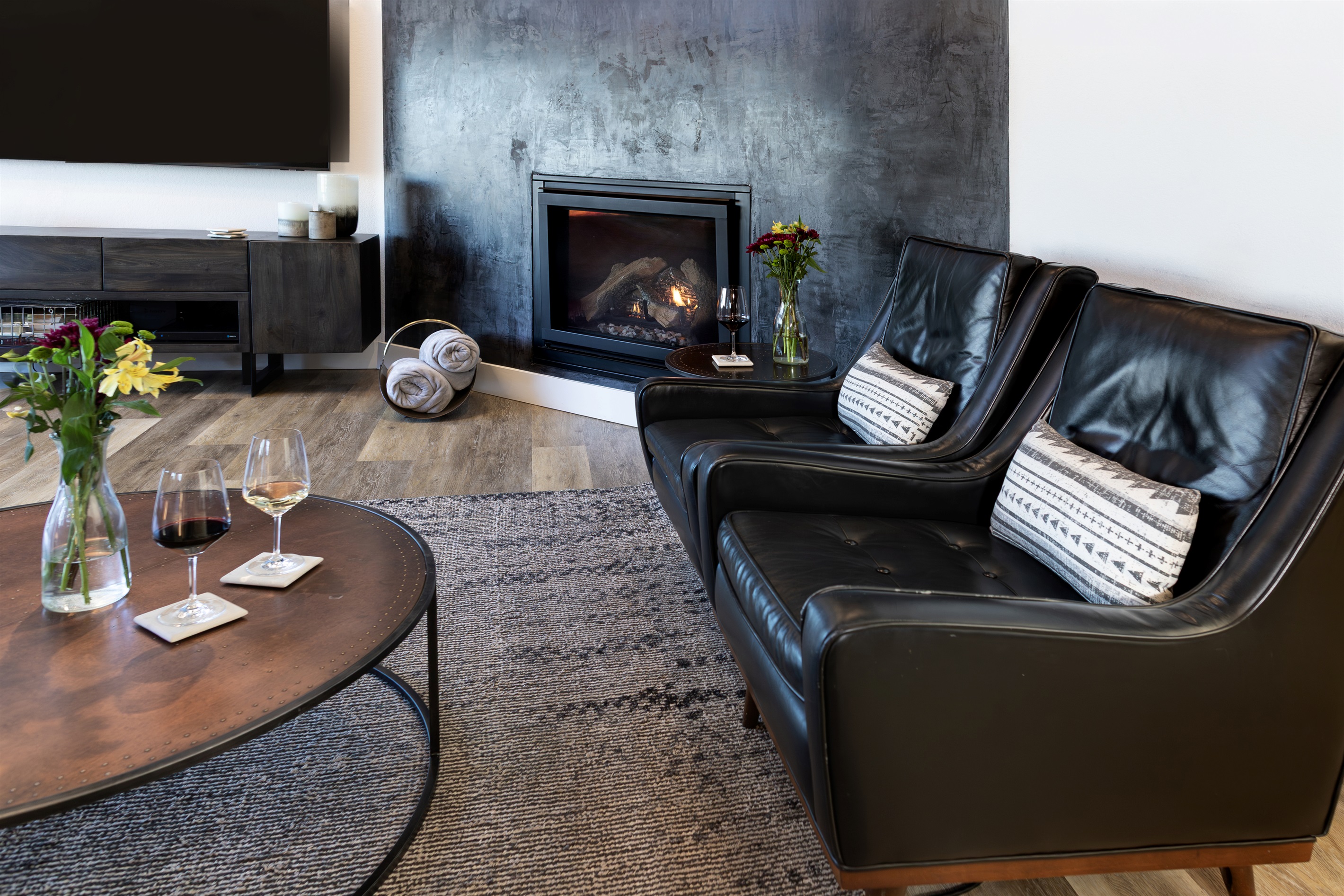Glasses of wine, a glowing fire, and a pair of leather chairs that were made for long evenings. The perfect end to a day in wine country.