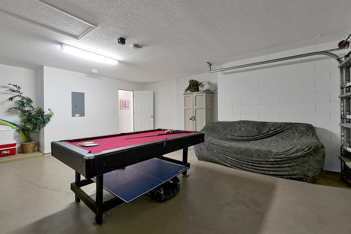 Game Room: Snooker & Ping Pong