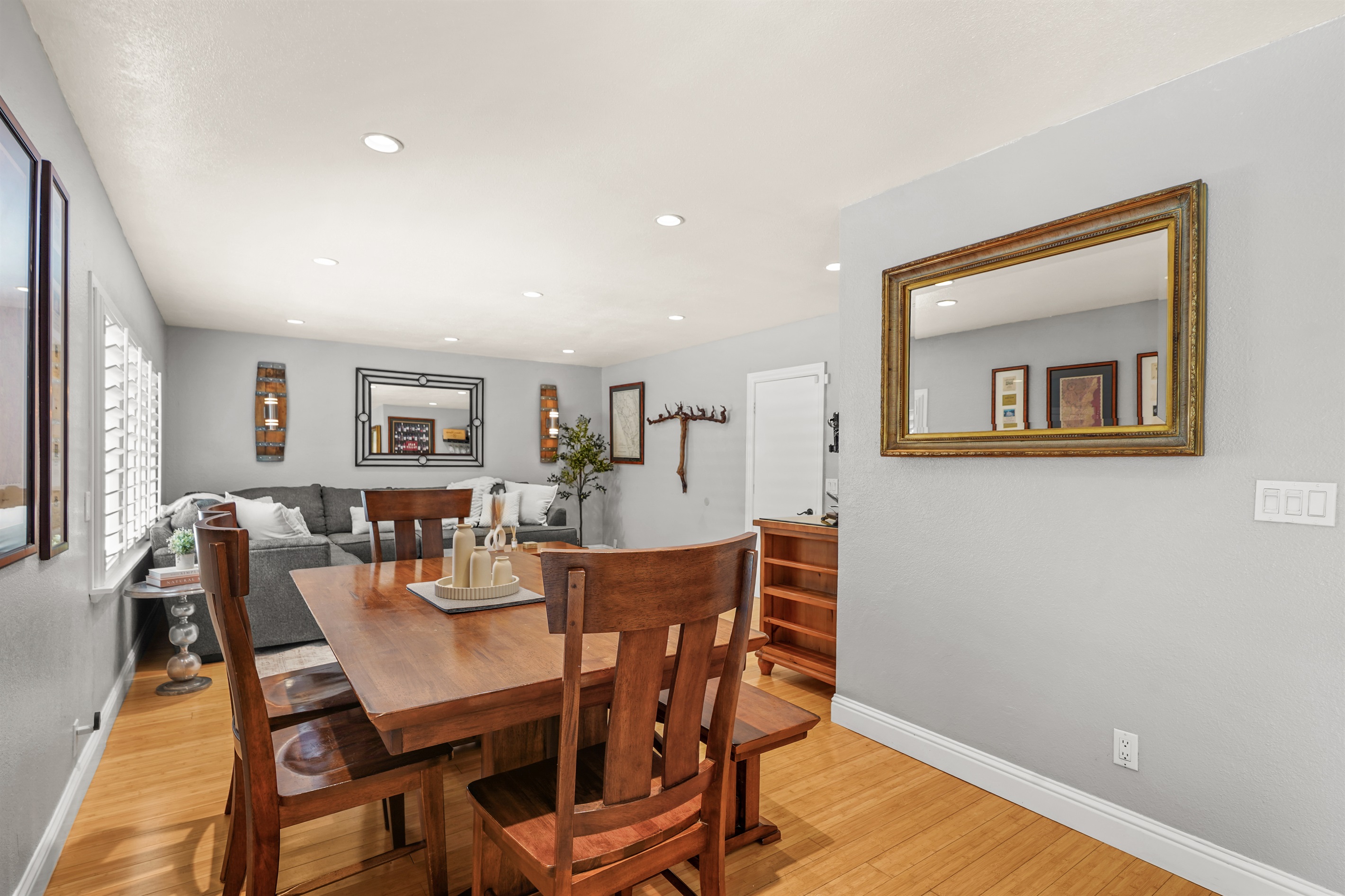 Dining area located next to the kitchen with seating for 7 guests, perfect for shared meals, wine nights, and entertaining.