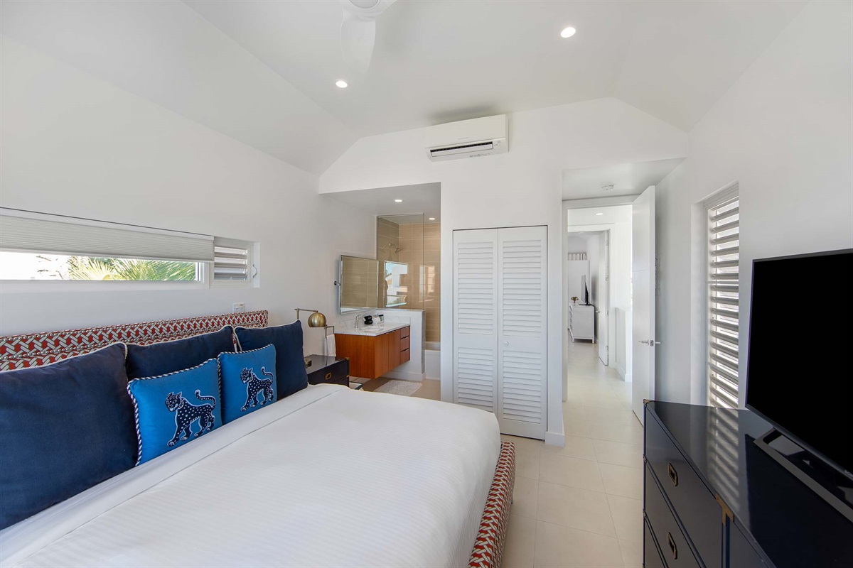 Gardenside 2nd Floor King Bedroom ENSUITE