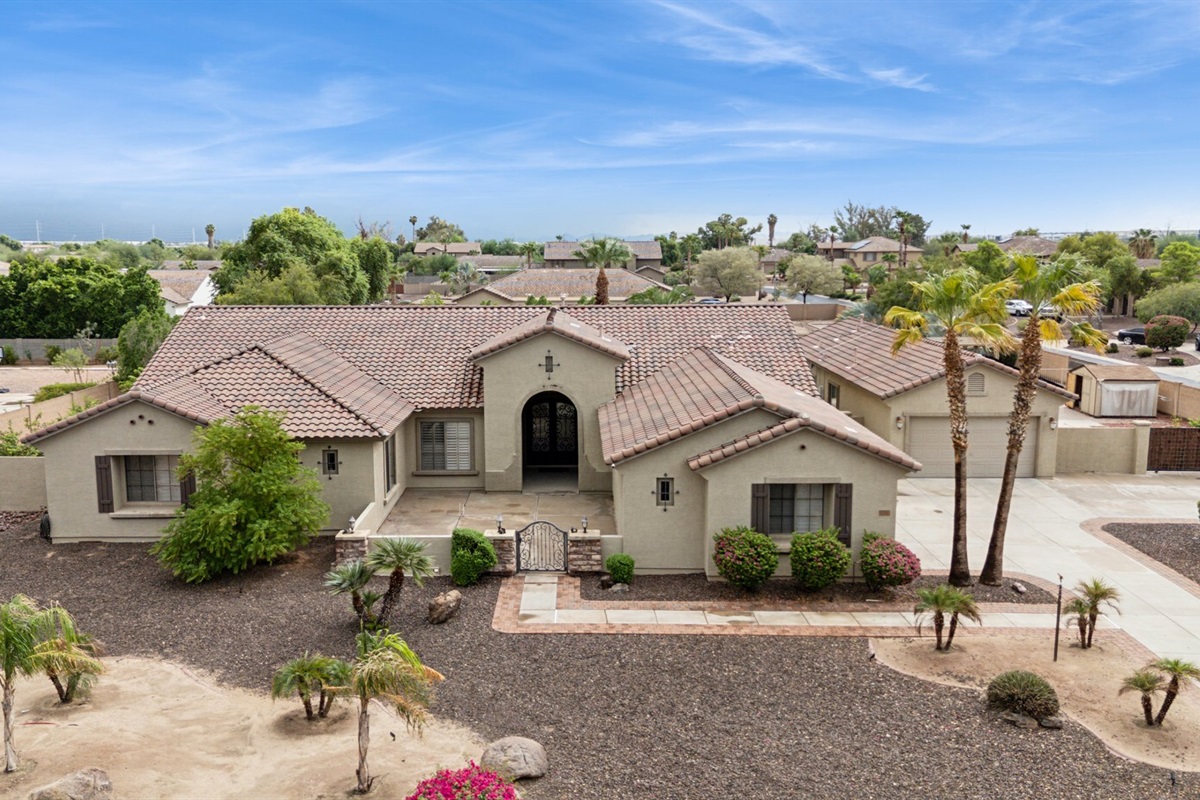 Desert Cove Escape | 5BR Retreat w/ Pool & Casita — Desert Cove Escape | 5BR Retreat w/ Pool & Casita, Surprise, Arizona — photo 27