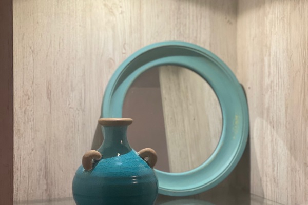 Tastefully appointed decor.