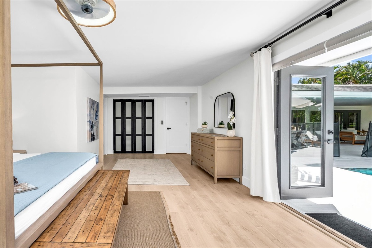 The primary king suite feels like your own private resort—featuring panoramic views of the pool and lake, seamless indoor-outdoor flow, and a newly renovated spa-inspired ensuite. Thoughtfully styled with designer finishes.