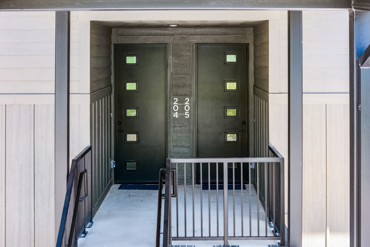 Exterior entrance to Birdie View at The Pointe.