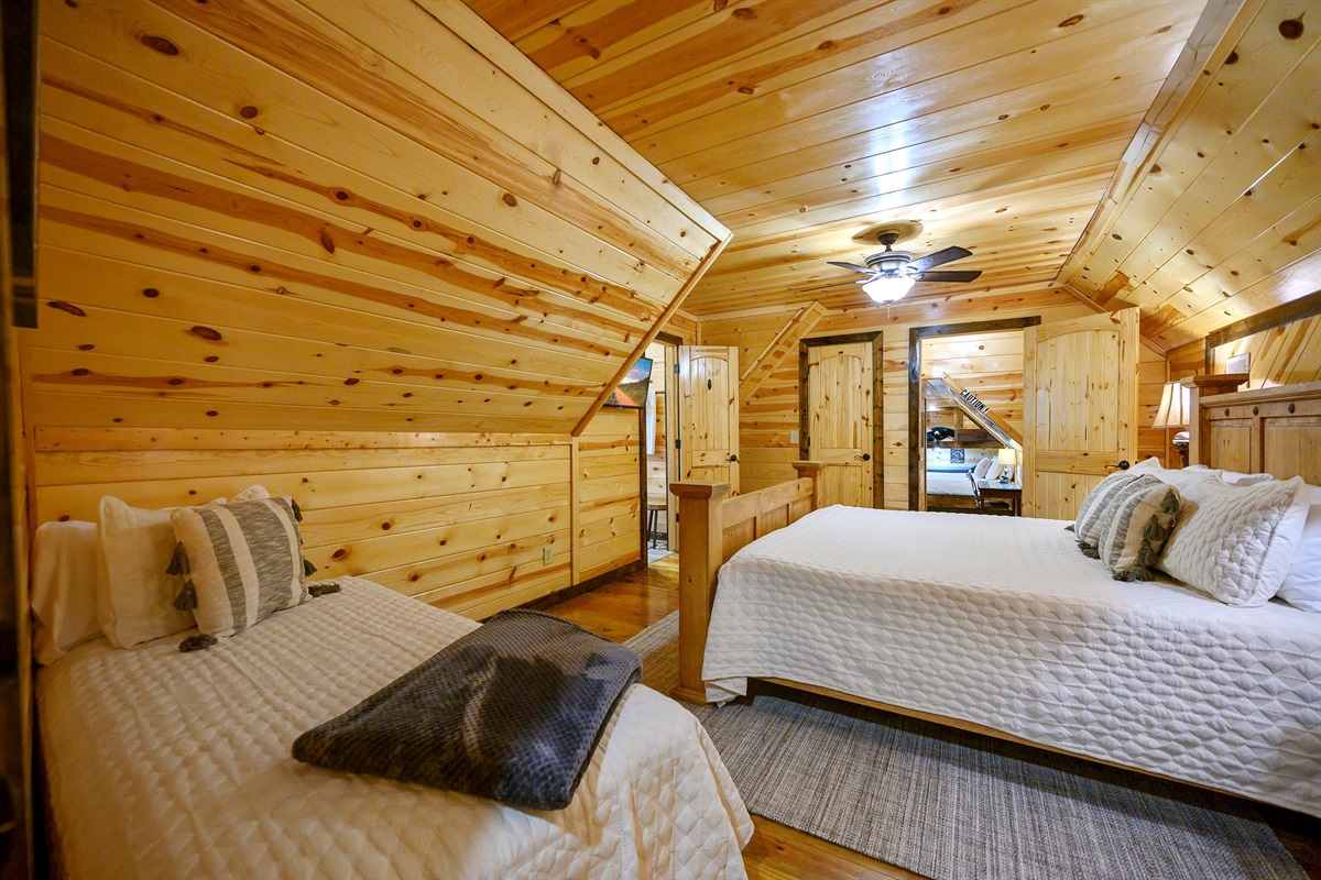 Bedroom 4: King bed & twin bed. Located upstairs. Access to both game room and main living.