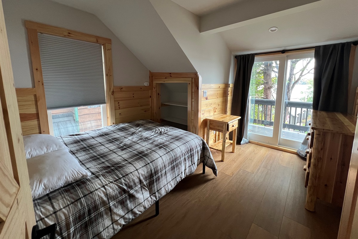 Room #3- Queen & private balcony