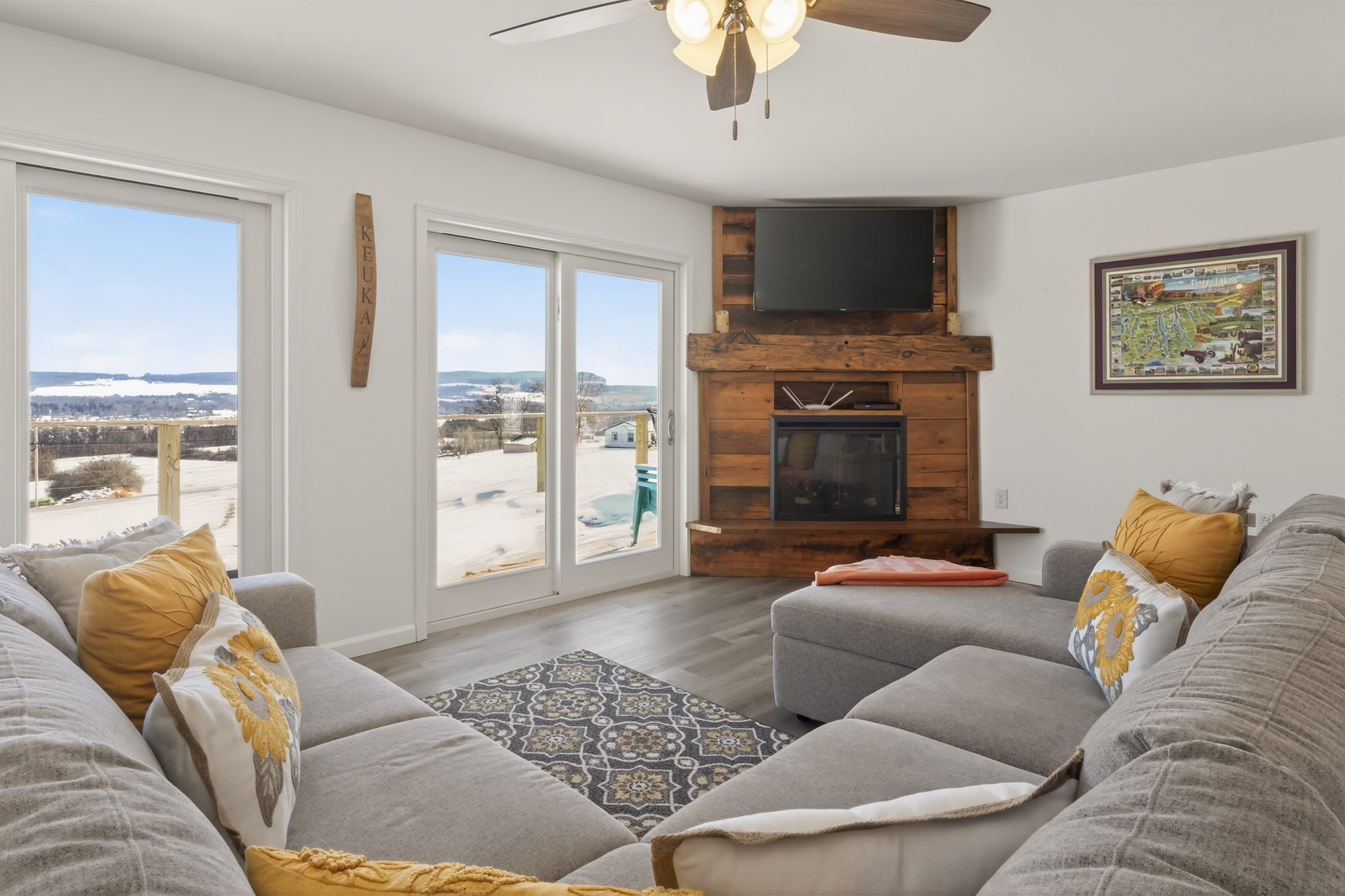 Spacious living room with fold out sofa