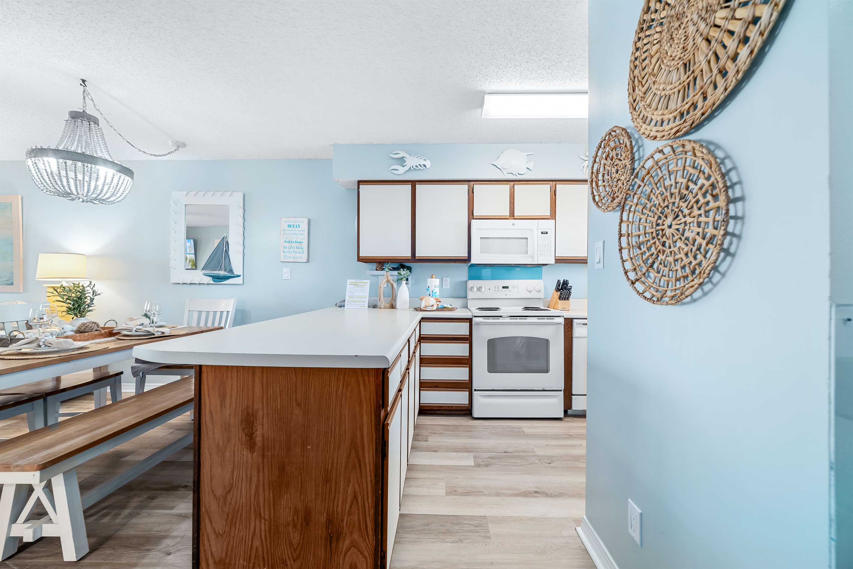 Clean lines and modern finishes define this well-appointed kitchen, offering a sleek and stylish cooking environment.