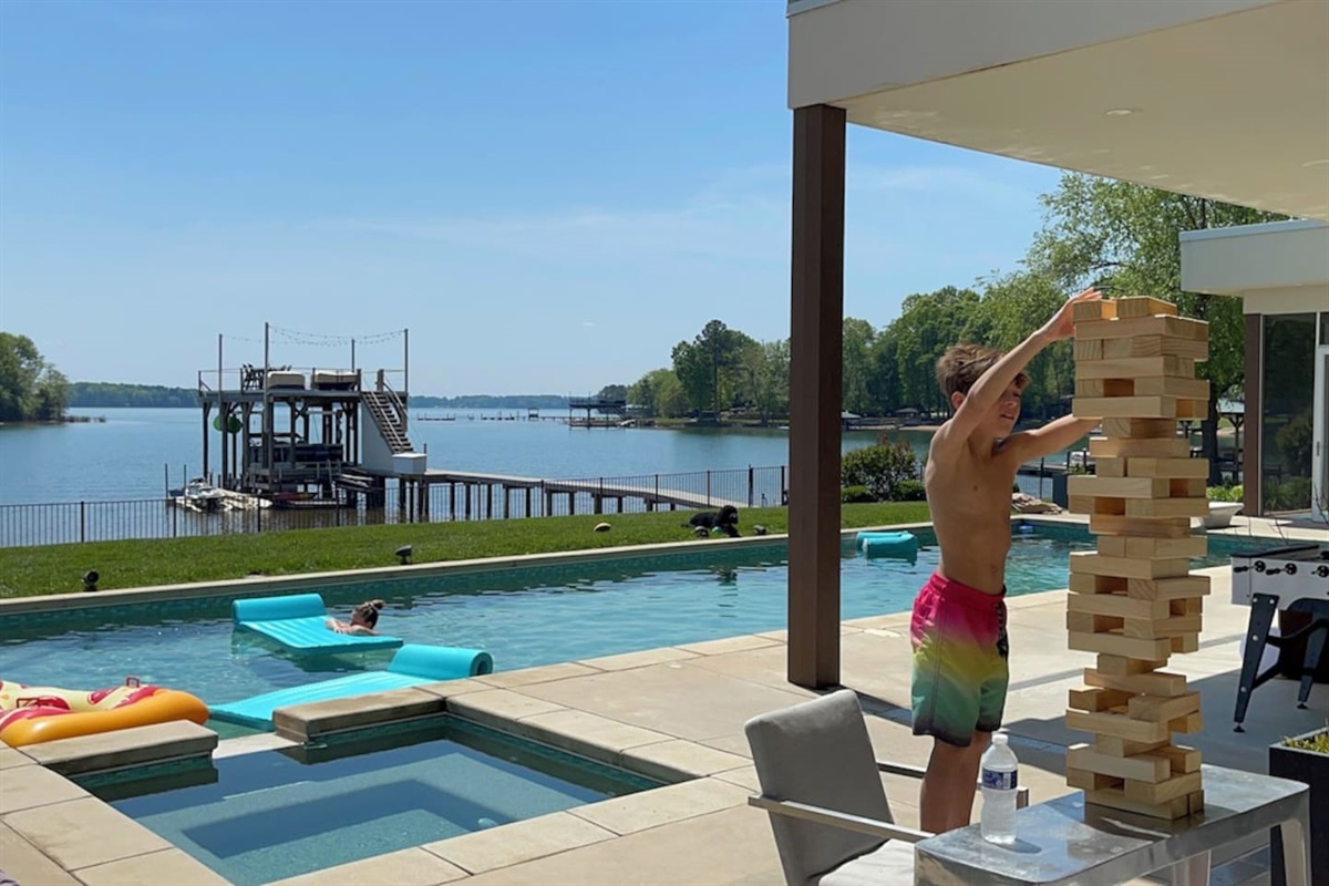 Play yard games like Jenga, Volleyball, Cornhole, and Basketball in the pool.