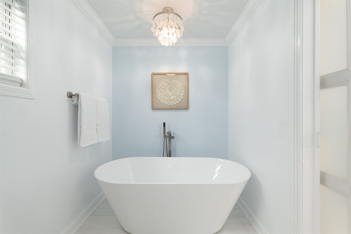 Relaxing soaking tub