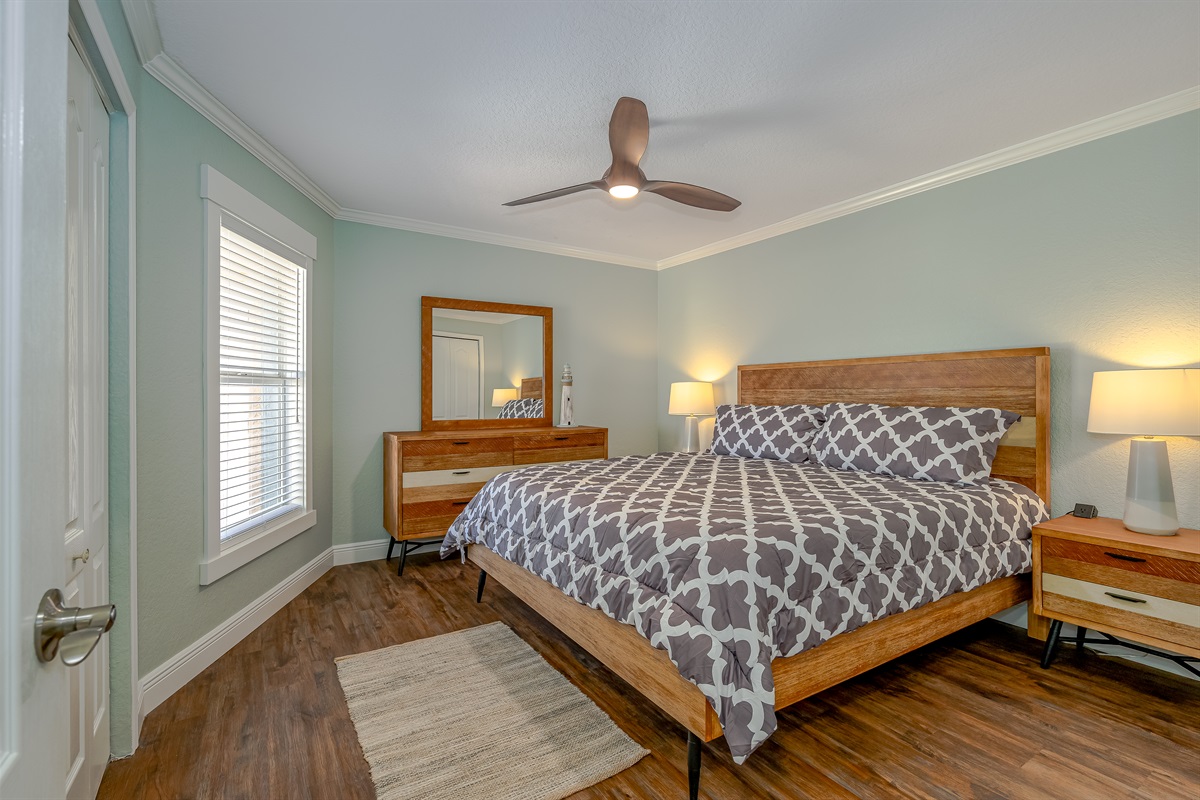 Second Bedroom w/ King Bed