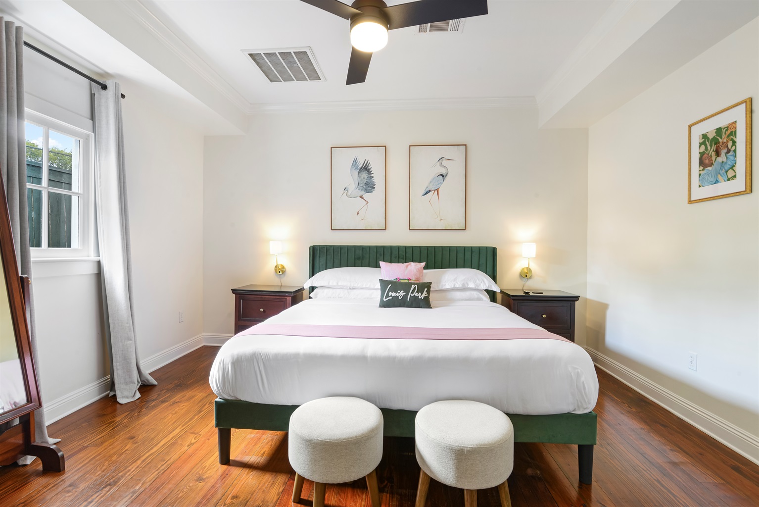 King Bed of the Shorty Guest House