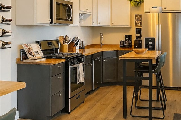 Great fully equipped kitchen for making meals for everyone.