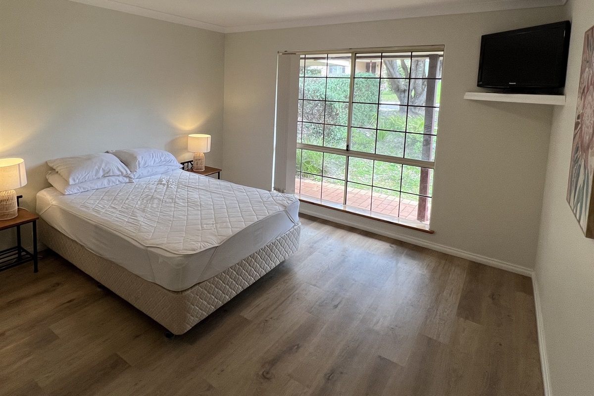 Main Bedroom - Queen Bed