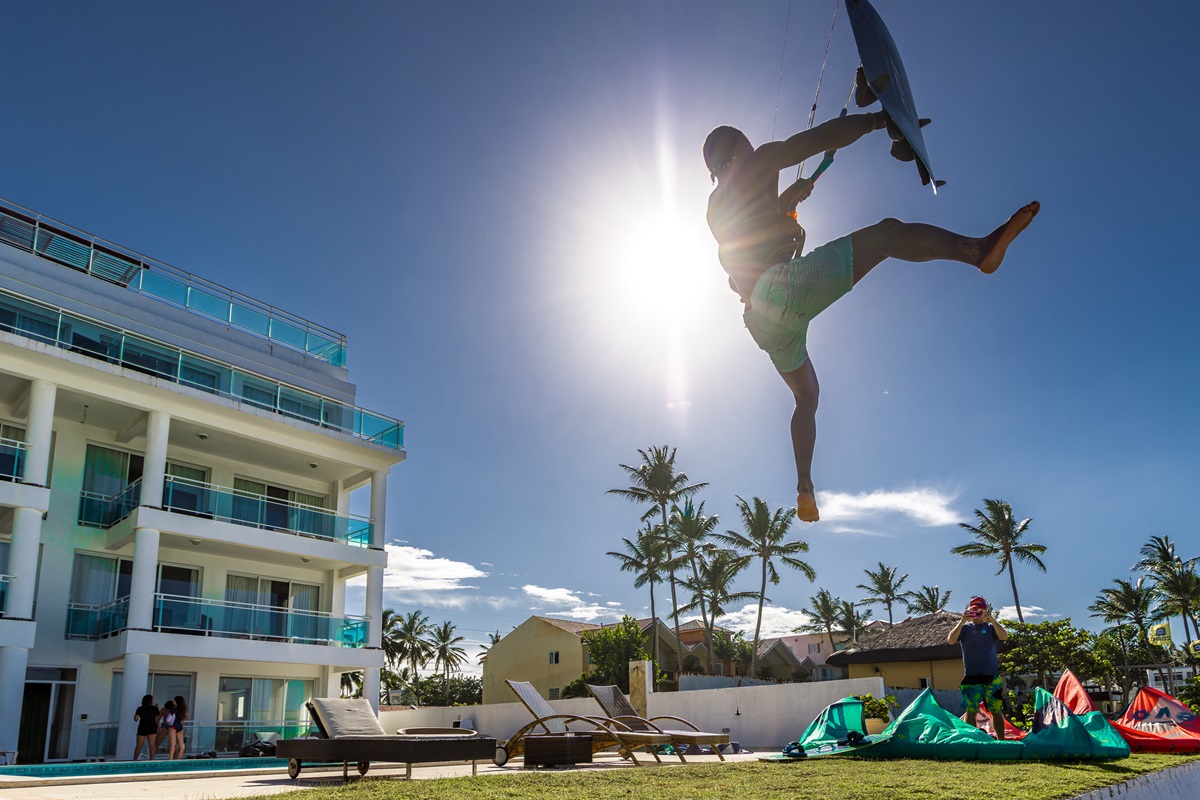 Poolside hangs, kites in the sky