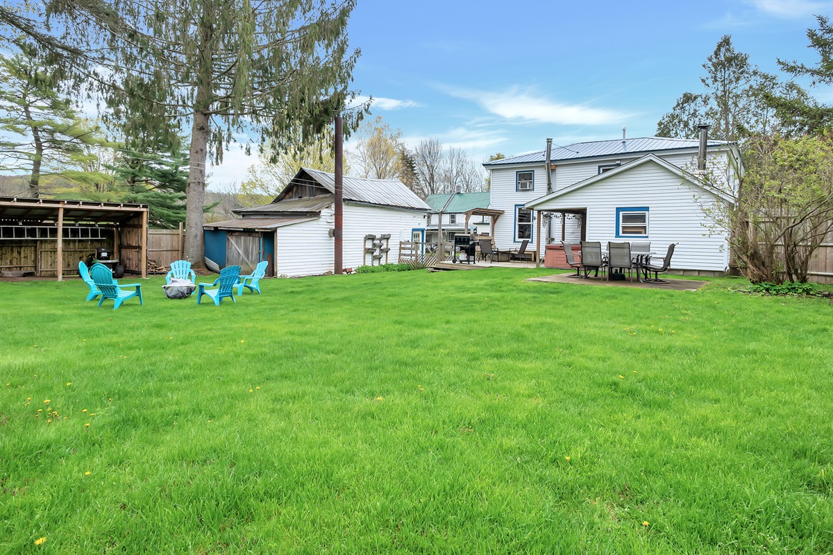Private yard with all the amenities!