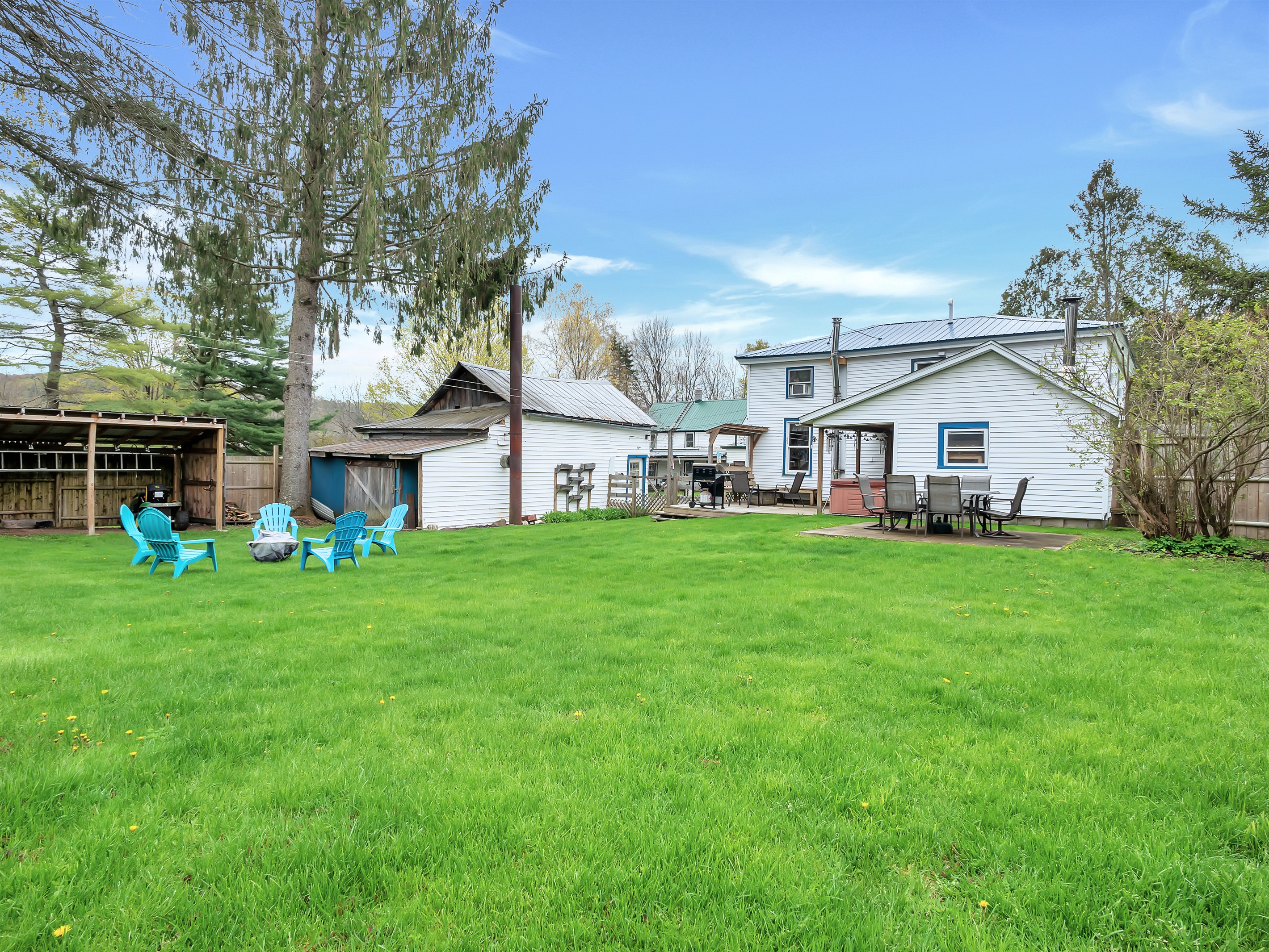 Private yard with all the amenities!