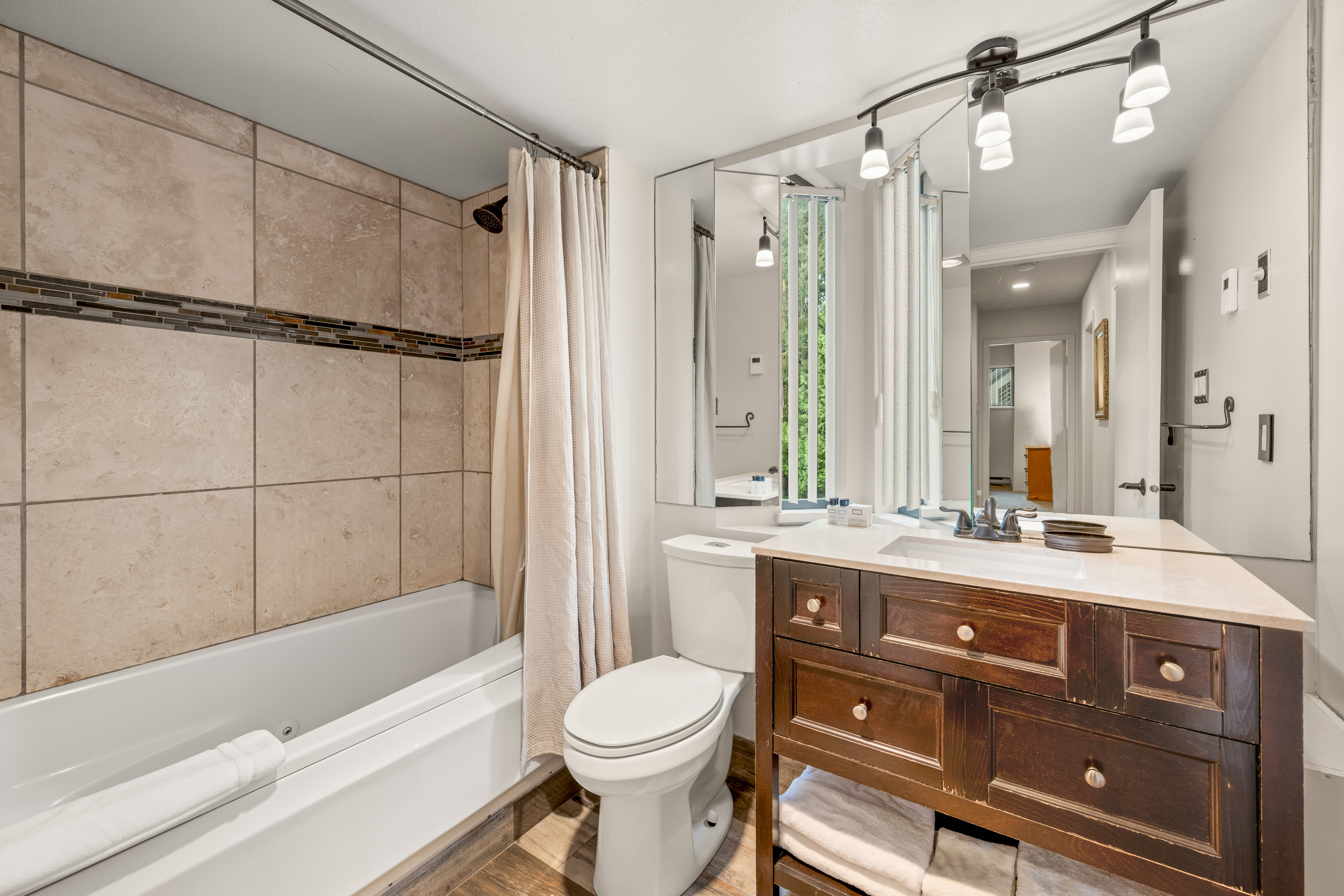 2nd-floor 4-piece bathroom with a tub/shower combo, shared by the 2nd-floor bedrooms.