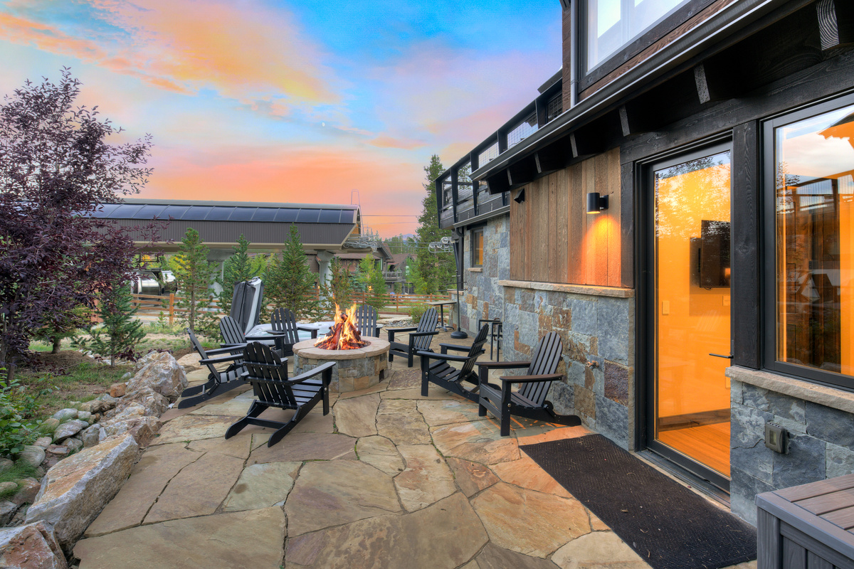 Outdoor living space with Firepit