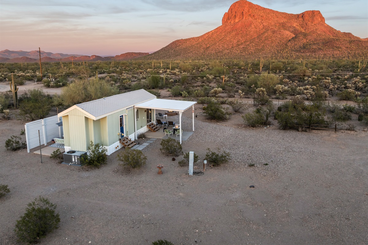 A private desert retreat with space to unwind and breathtaking views in every direction.