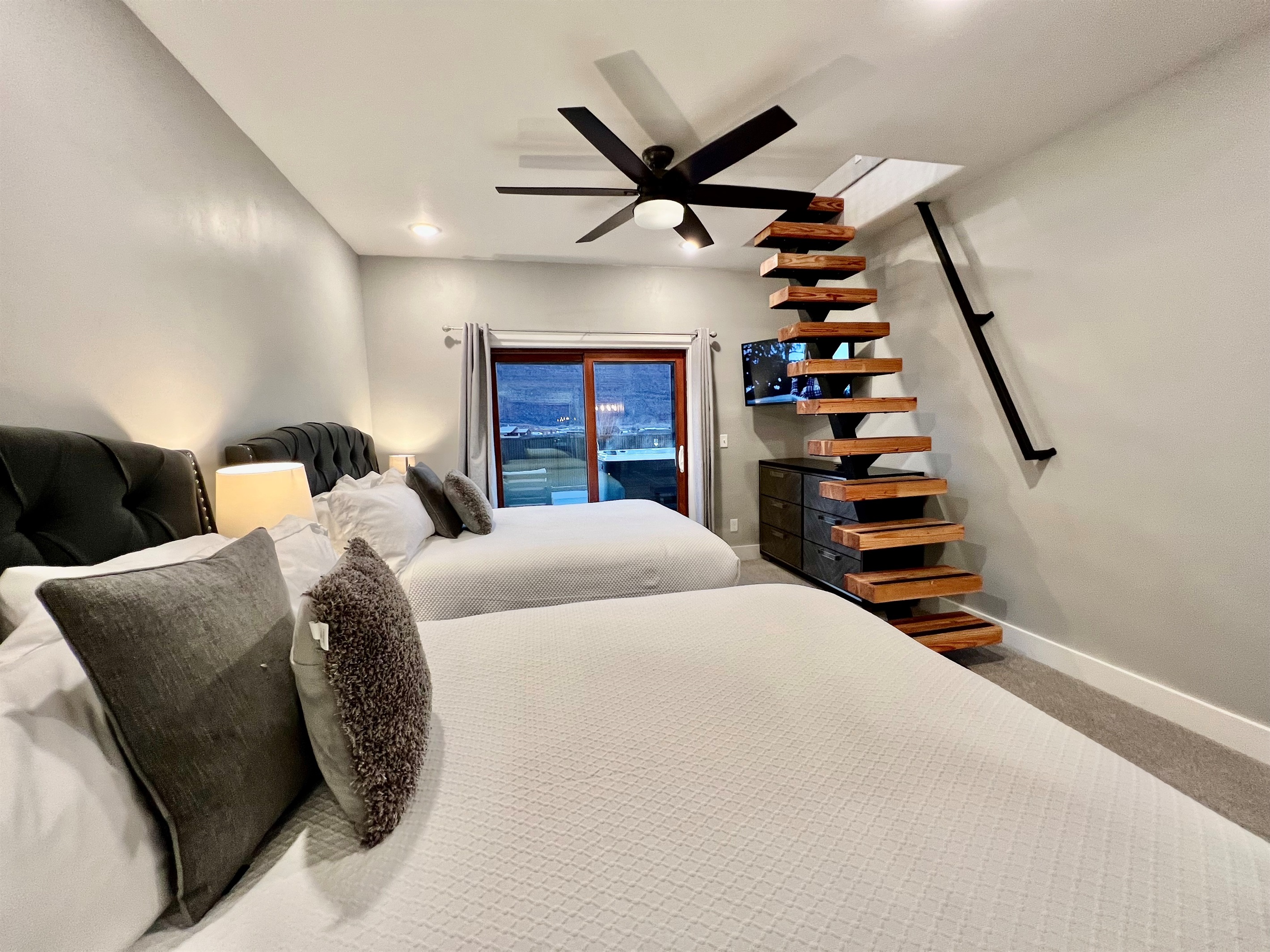 Guest Suite 4 with smart TV