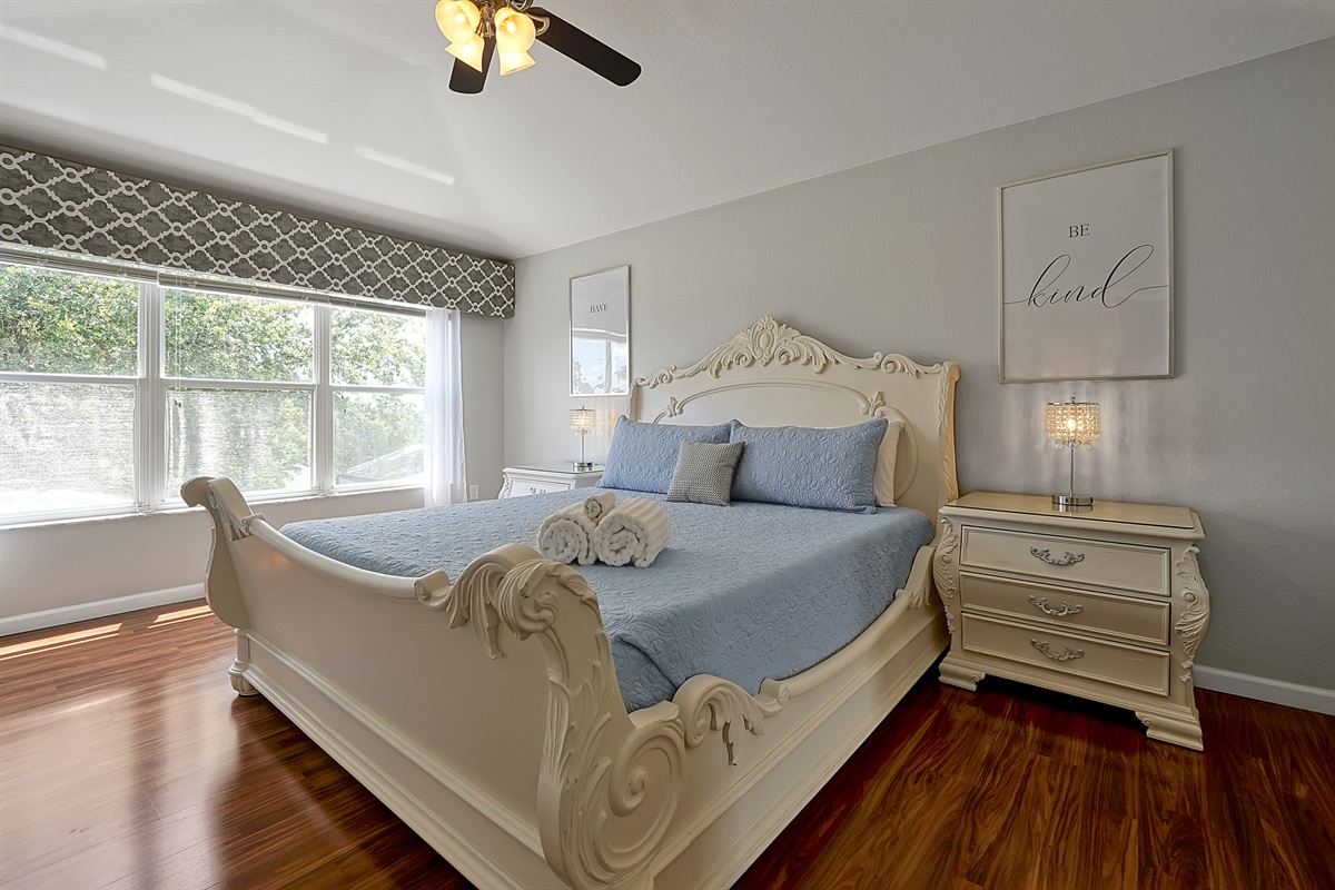 The Cinderella themed primary bedroom boasts a royal bedroom set fit for any King or Queen with luxurious 100% cotton bedding.