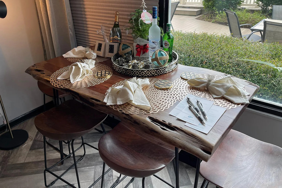 Dining area with seating for 4