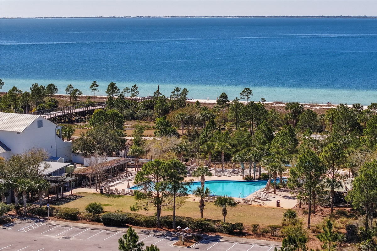 Resort style pool, zero entry, playground, and pool dining available.
