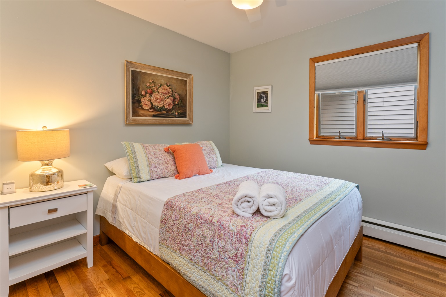 Queen bedroom-main floor