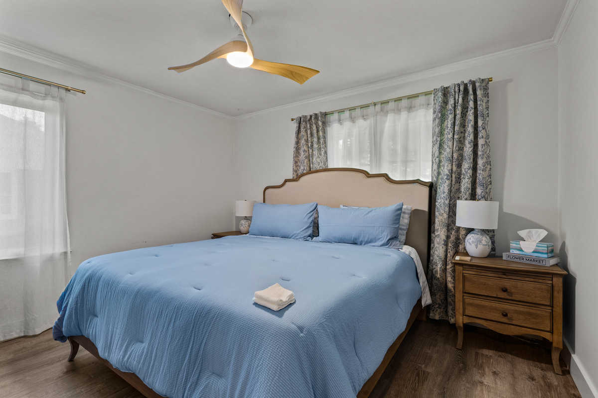 2nd bedroom with King bed 