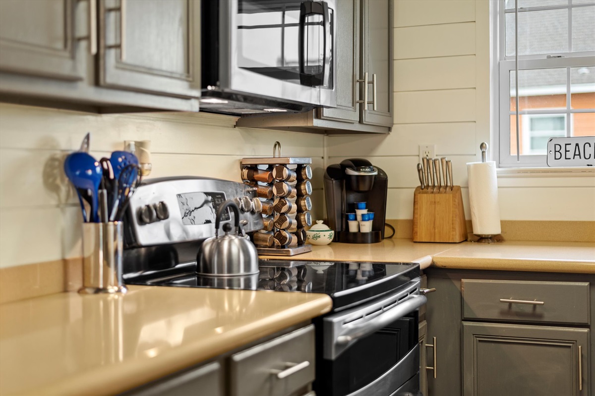 8f954715e26742c58dc84e6f8b8ab11b Large | Beachhouse | Texas | TX | Vacation Homes | Galveston | Crystal Beach | Kokomo | Breezy Days | Beachfront Elegance | Sunrise Serenity | Southern Sands Property Management, LLC