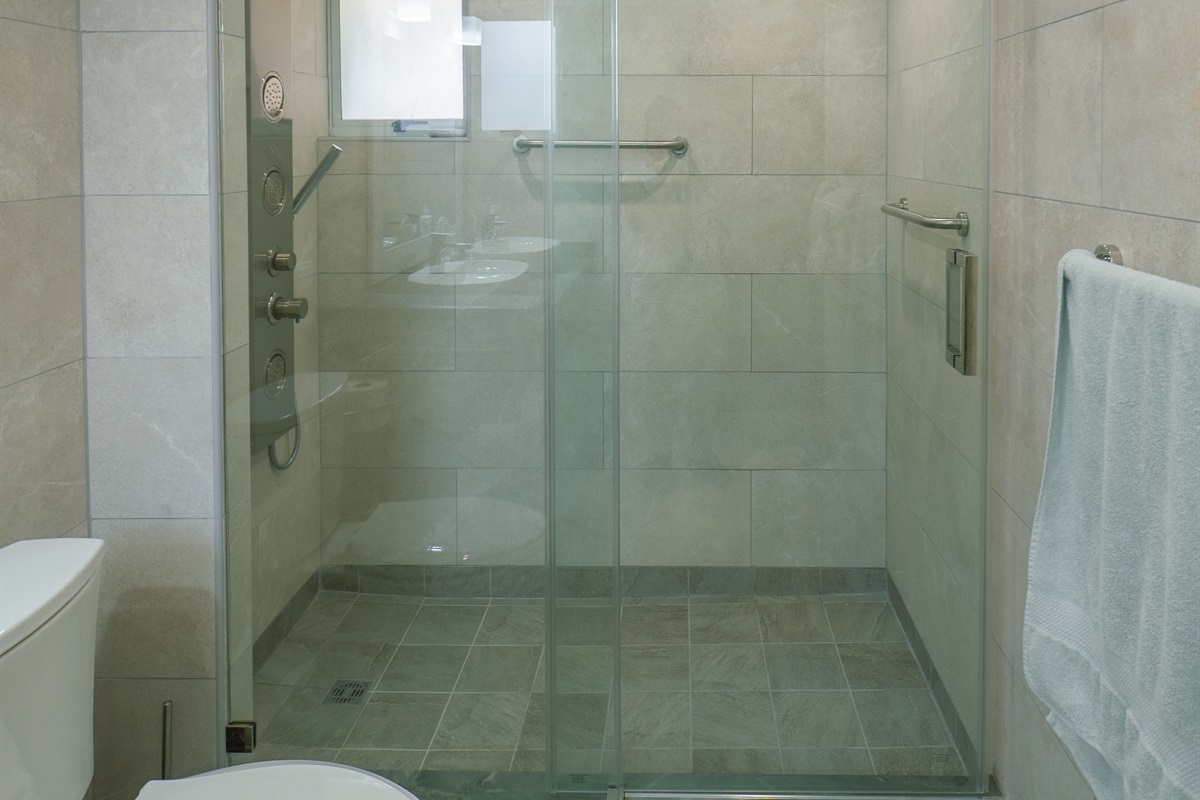 2nd floor primary bathroom