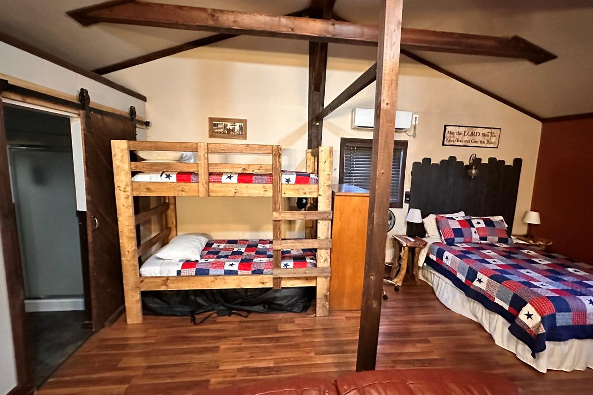 2 bunk beds (4 twin), 1 queen bed, 2 queen floor mattresses, and 1 travel crib. 