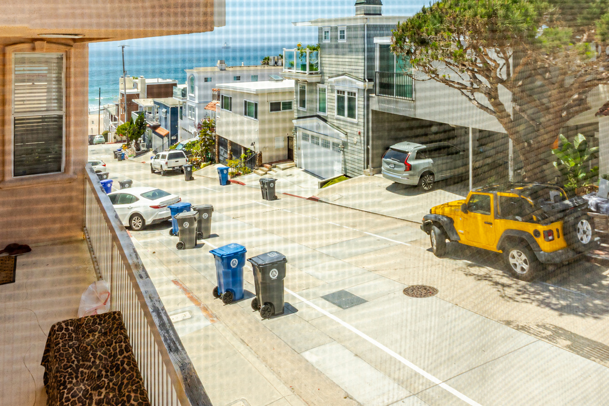 Ocean view from the living room window.  Open all the windows and enjoy the sounds of the Pacific Ocean while relaxing on the couch.