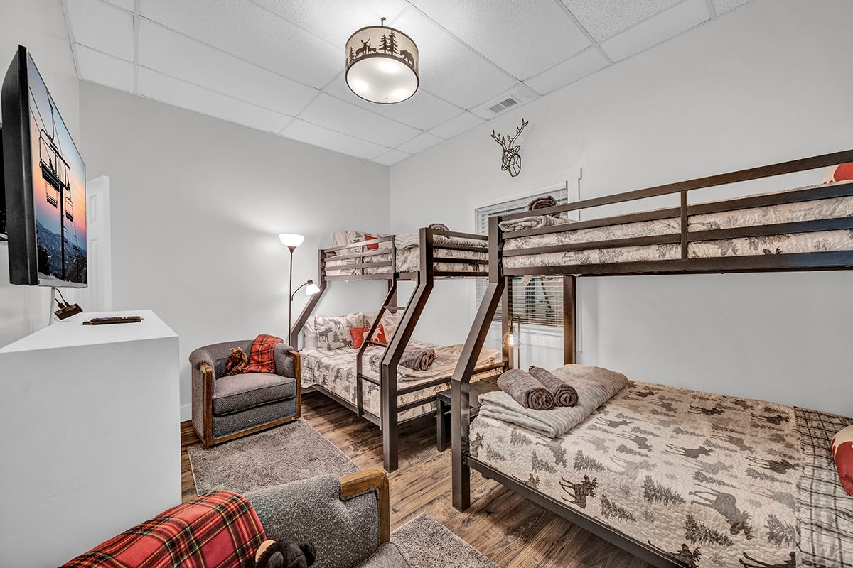 Twin of Full Bunks, Smart TV, cubbies for clothes