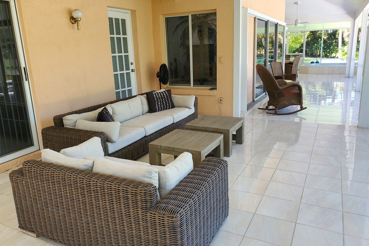 Comfortable outdoor seating on oversized lanai