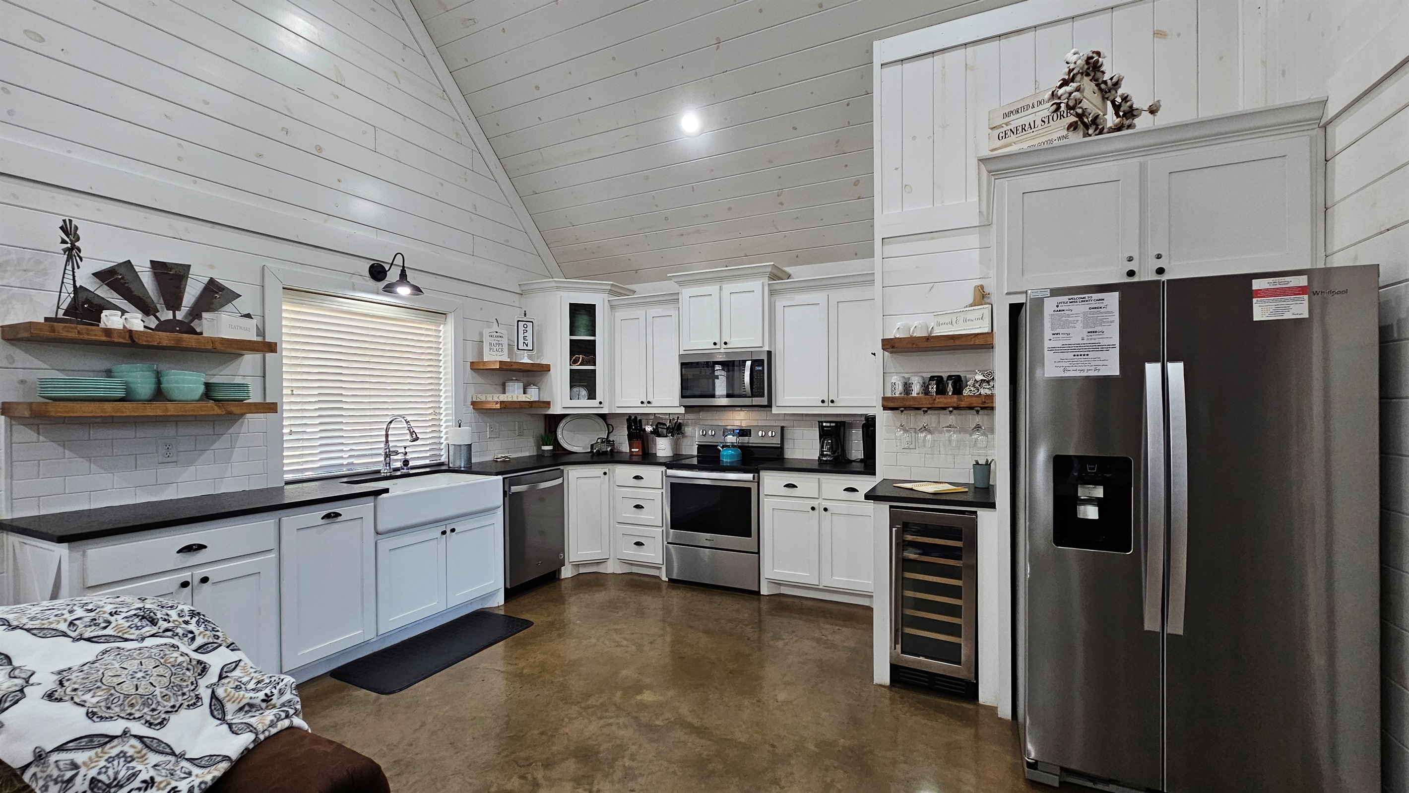 Kitchen: Stylish and functional space, perfect for culinary adventures and gathering around!