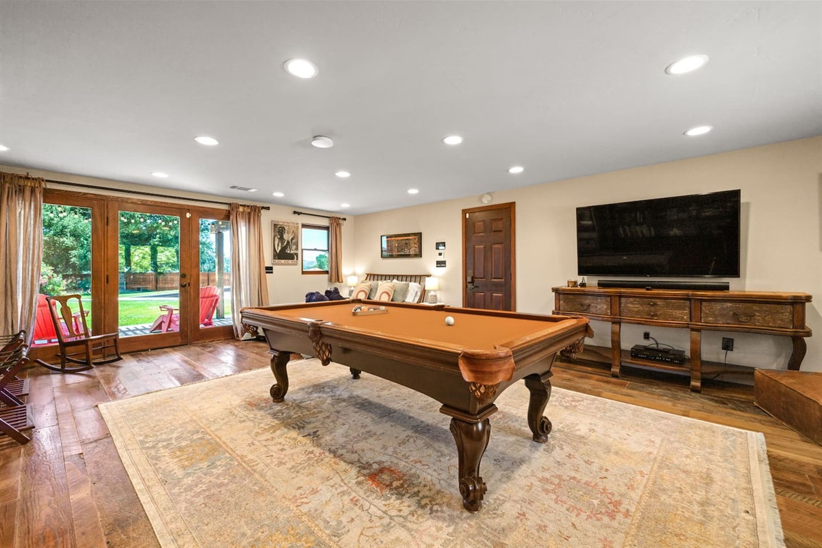 Game room with Cal King Bed