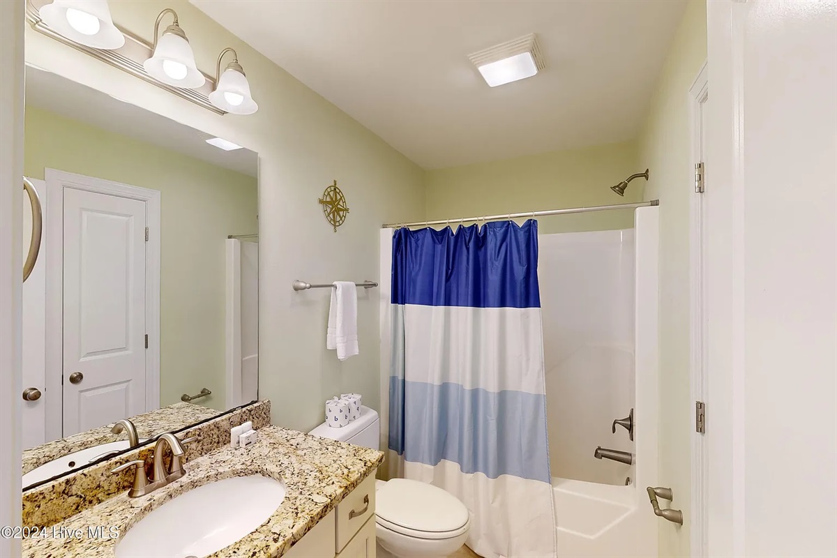 Clean, modern bathroom with a tub and shower combo