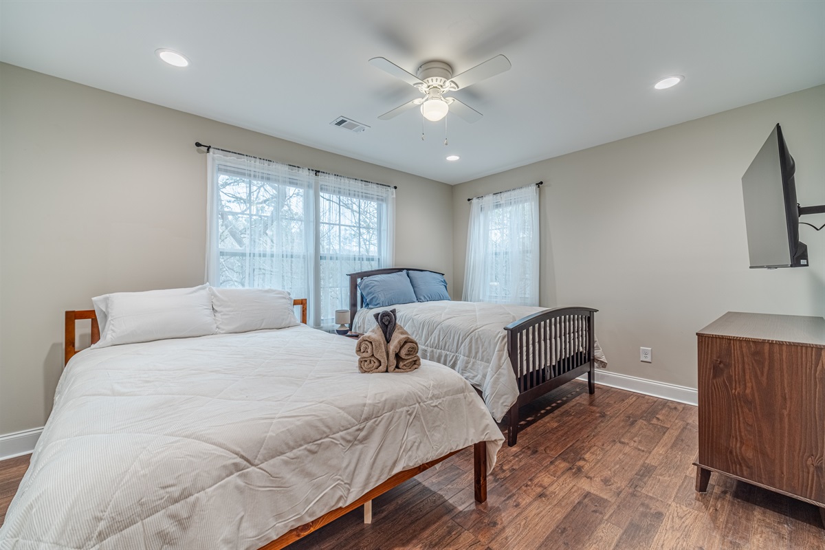 Queen and Full Bedroom with Smart TV