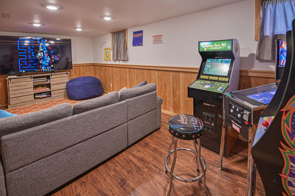 85" TV w/15000 Arcade Classics