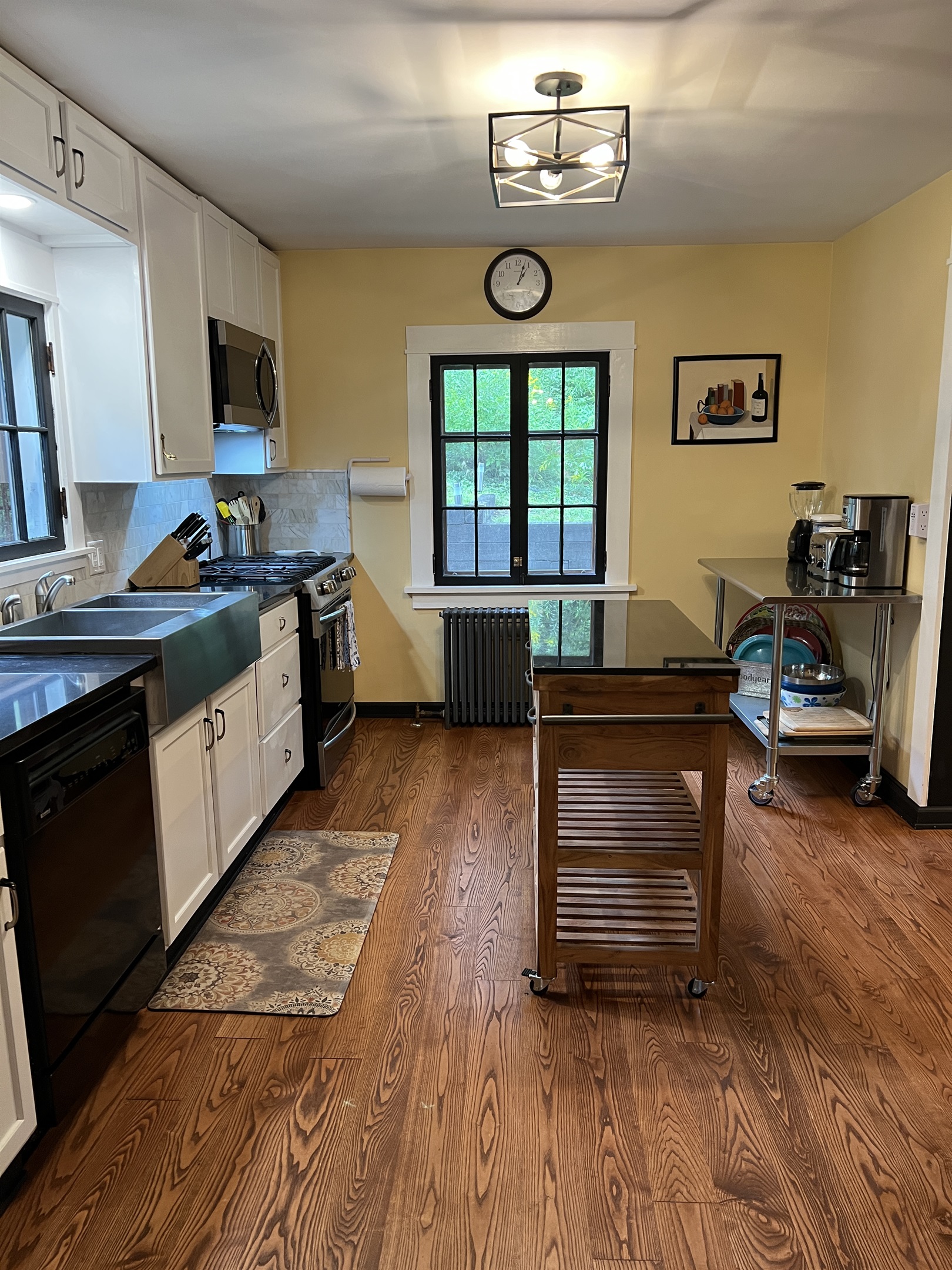 Super efficient galley kitchen for the chef in your group.