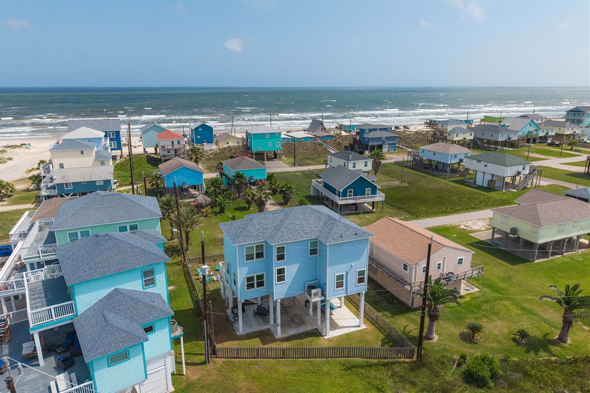 Aerial proof — the Gulf is right there. A 3-minute walk, no crossing a highway, no fighting for parking. 