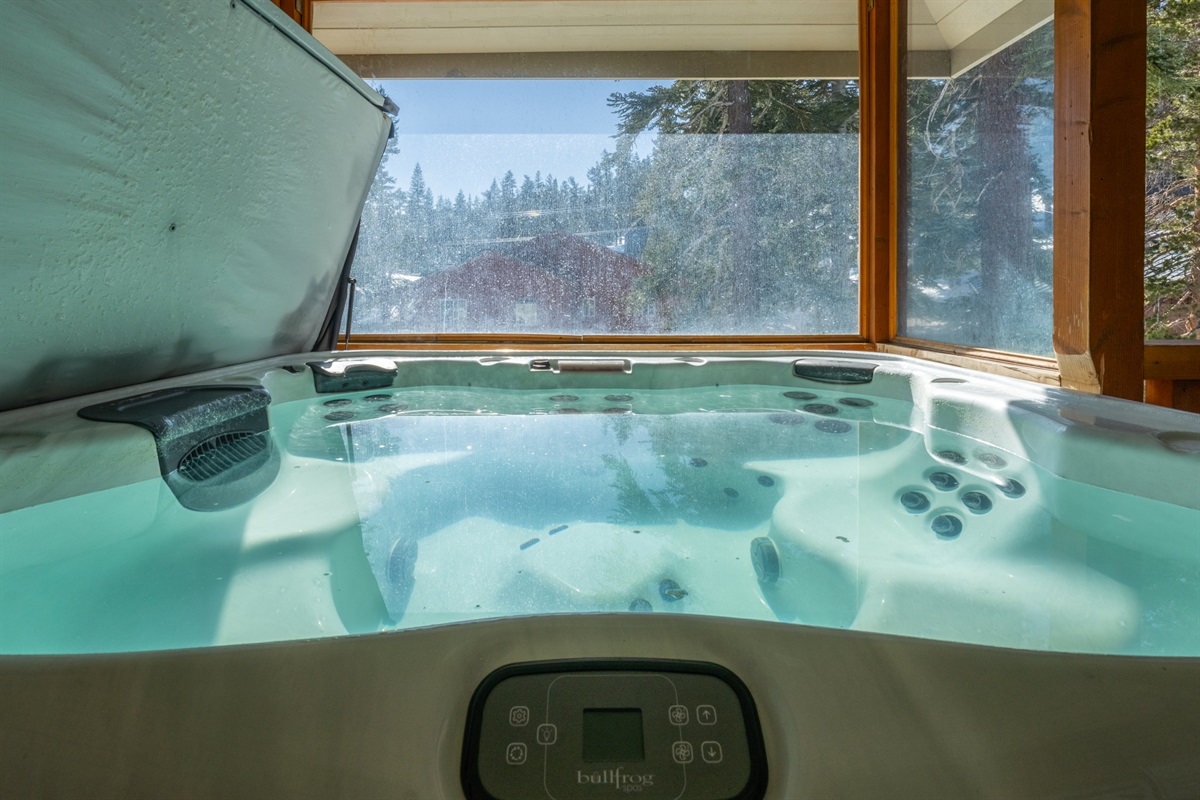 With the Penthouse Combination, you'll enjoy mountain views, a private hot tub and sauna—all on your private, expansive south-facing balcony.