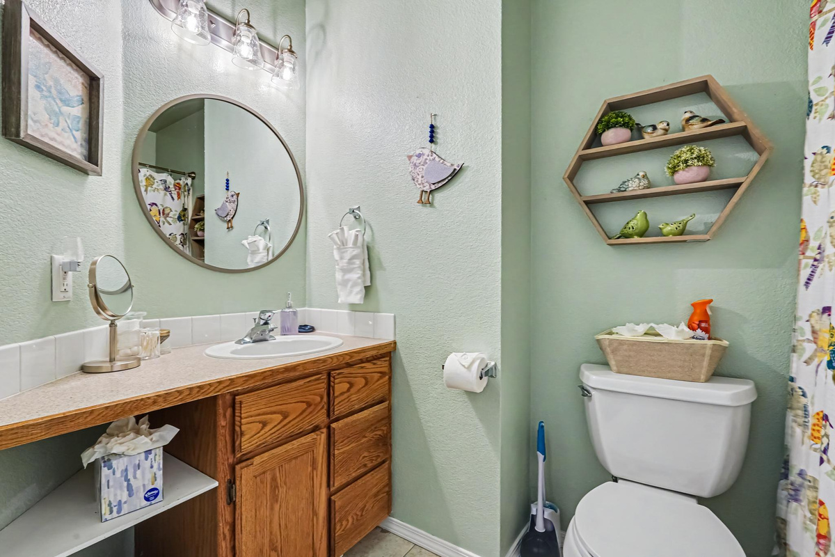 
With this bathroom, we wanted to create a space where guests feel comfortable, relaxed, and cared for. Every detail was thoughtfully considered with a beautifully designed, carefully curated, and tastefully appointed style.