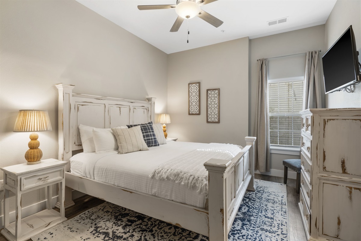 Lower level king bedroom #2 w/ enuite bath