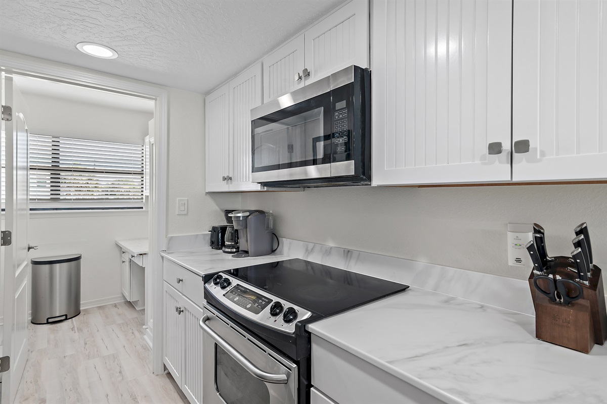 Cozy kitchen, great meal preps happen here! (2nd floor)