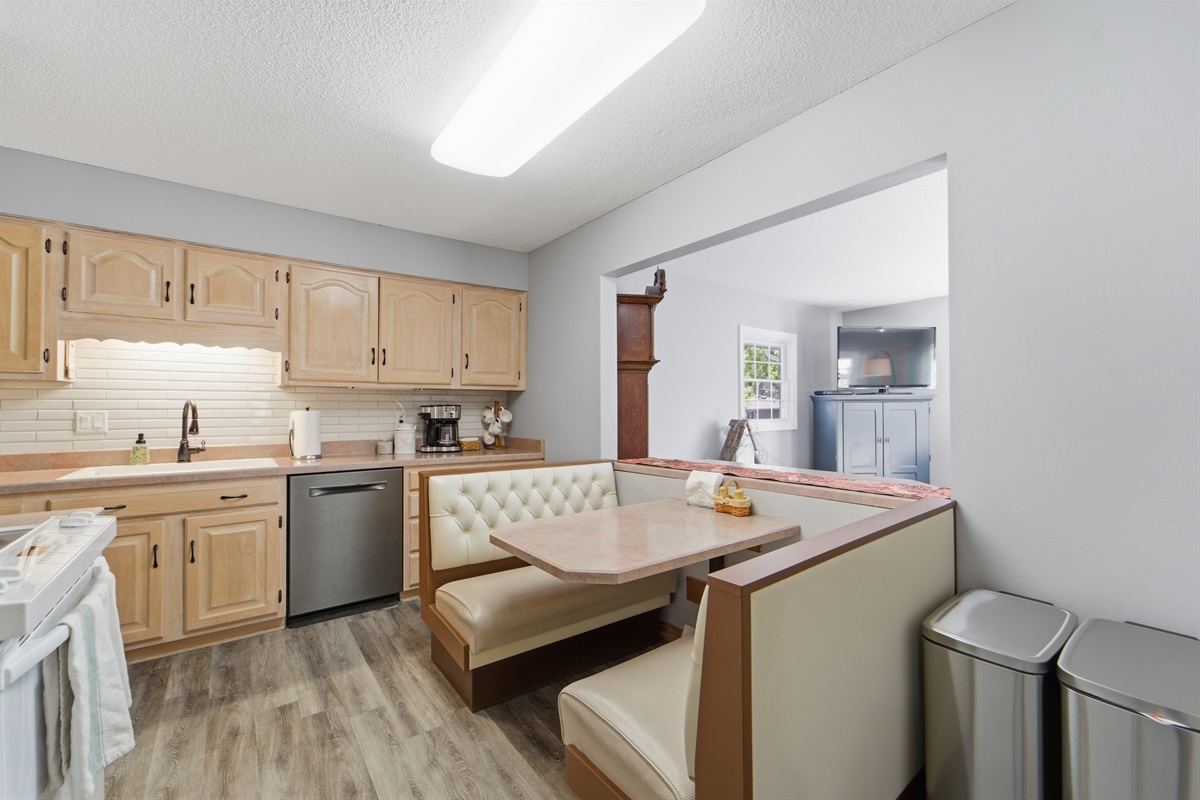 Fully stocked kitchen - check! 6 person booth eat-in kitchen nook!? - Check!