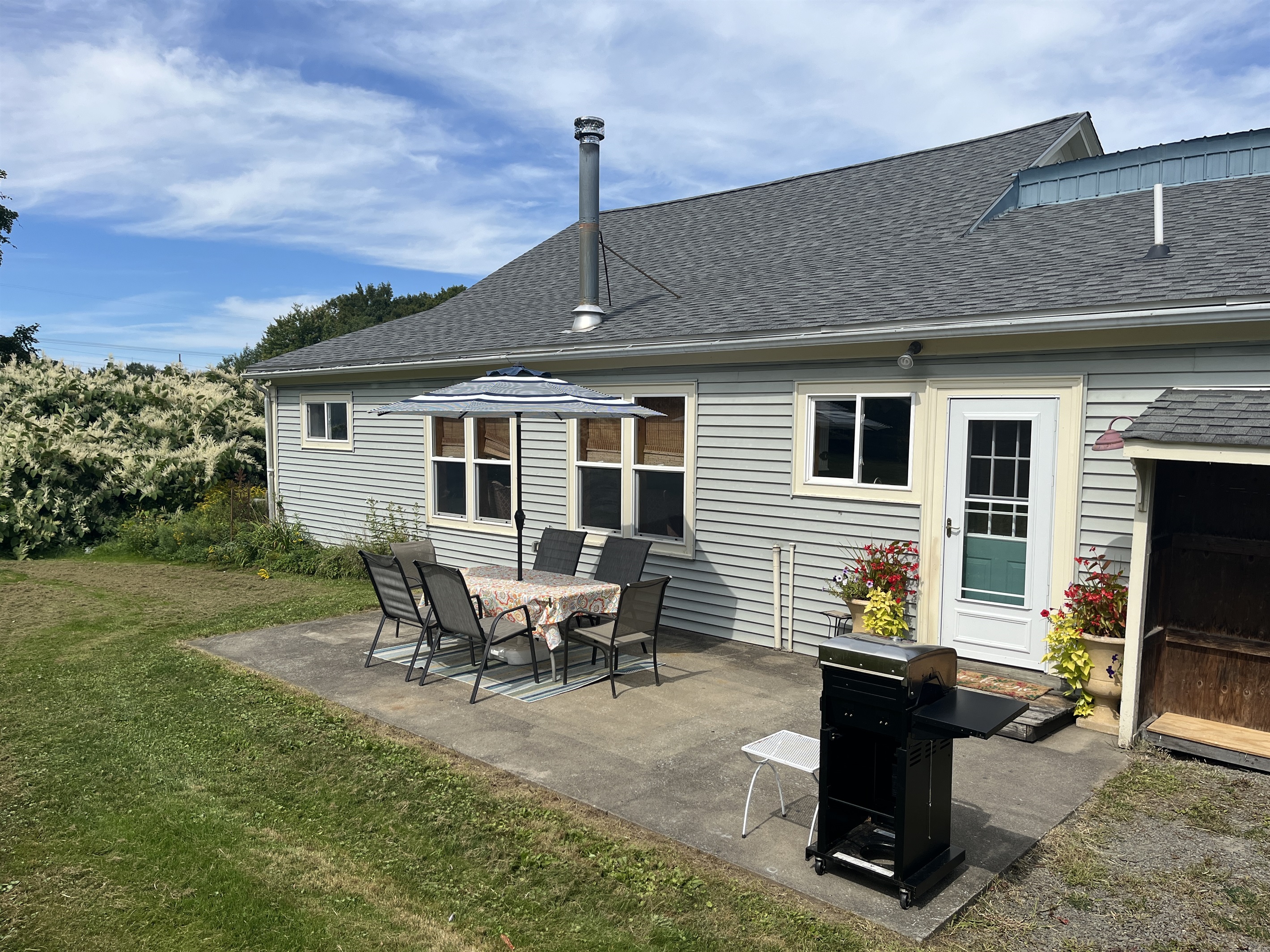 Back patio at Pindar's Pond