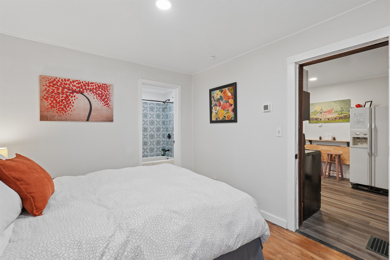 This queen bedroom connects to the kitchen and to the bathroom via a private (lockable) door.